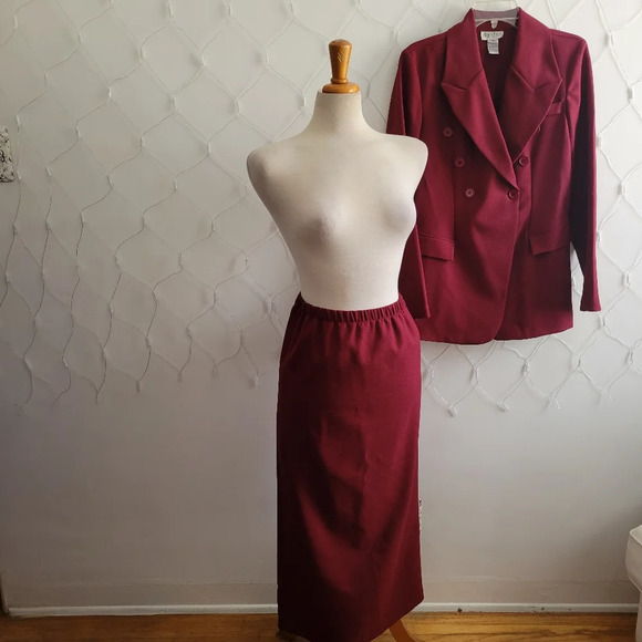 Retro Suit by Jennifer James / 2 Piece Suit / Burgundy/Merlot / Size 10 - Picture 5 of 7
